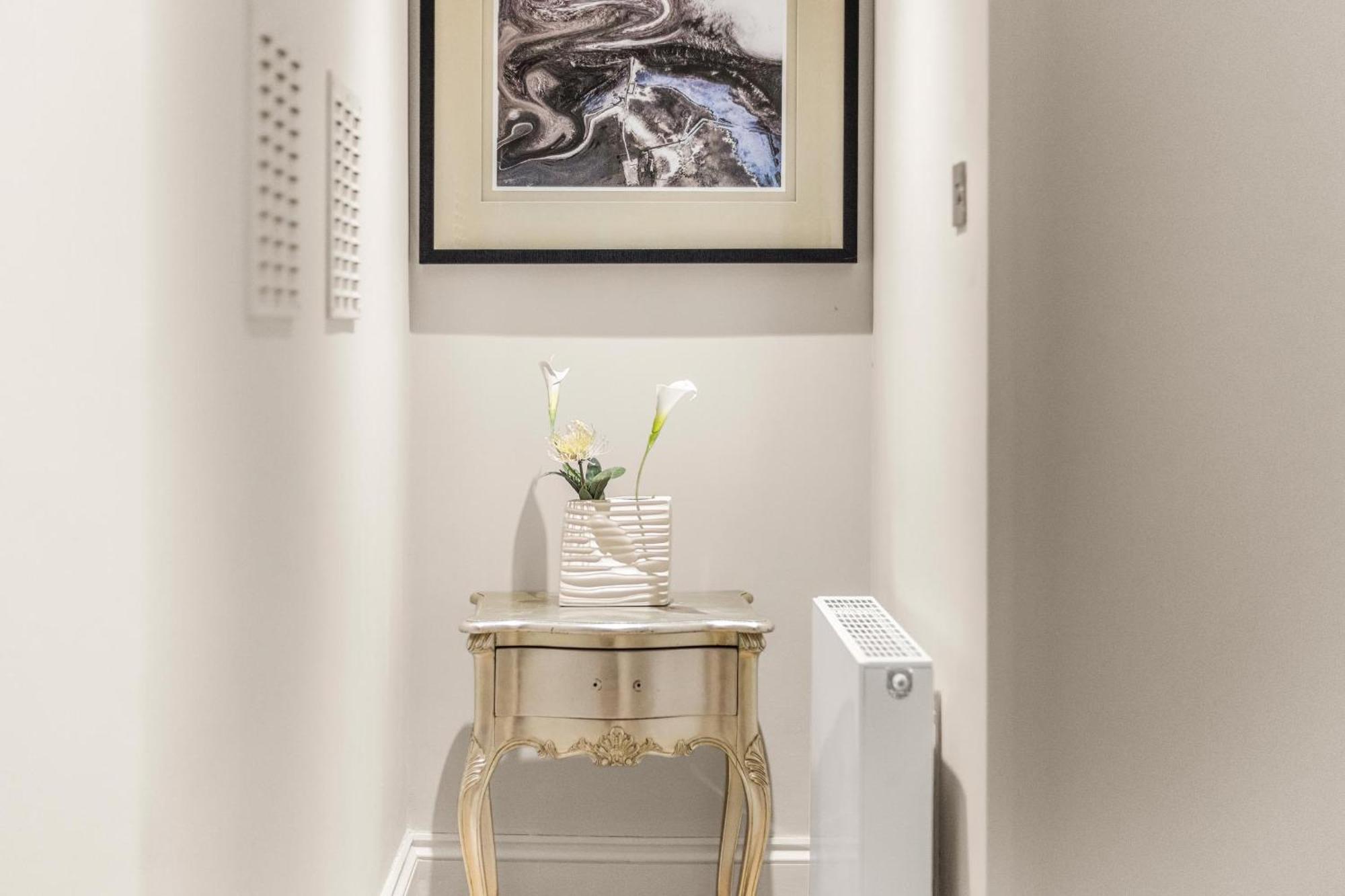 Chic One-bedroom Flat Apartment