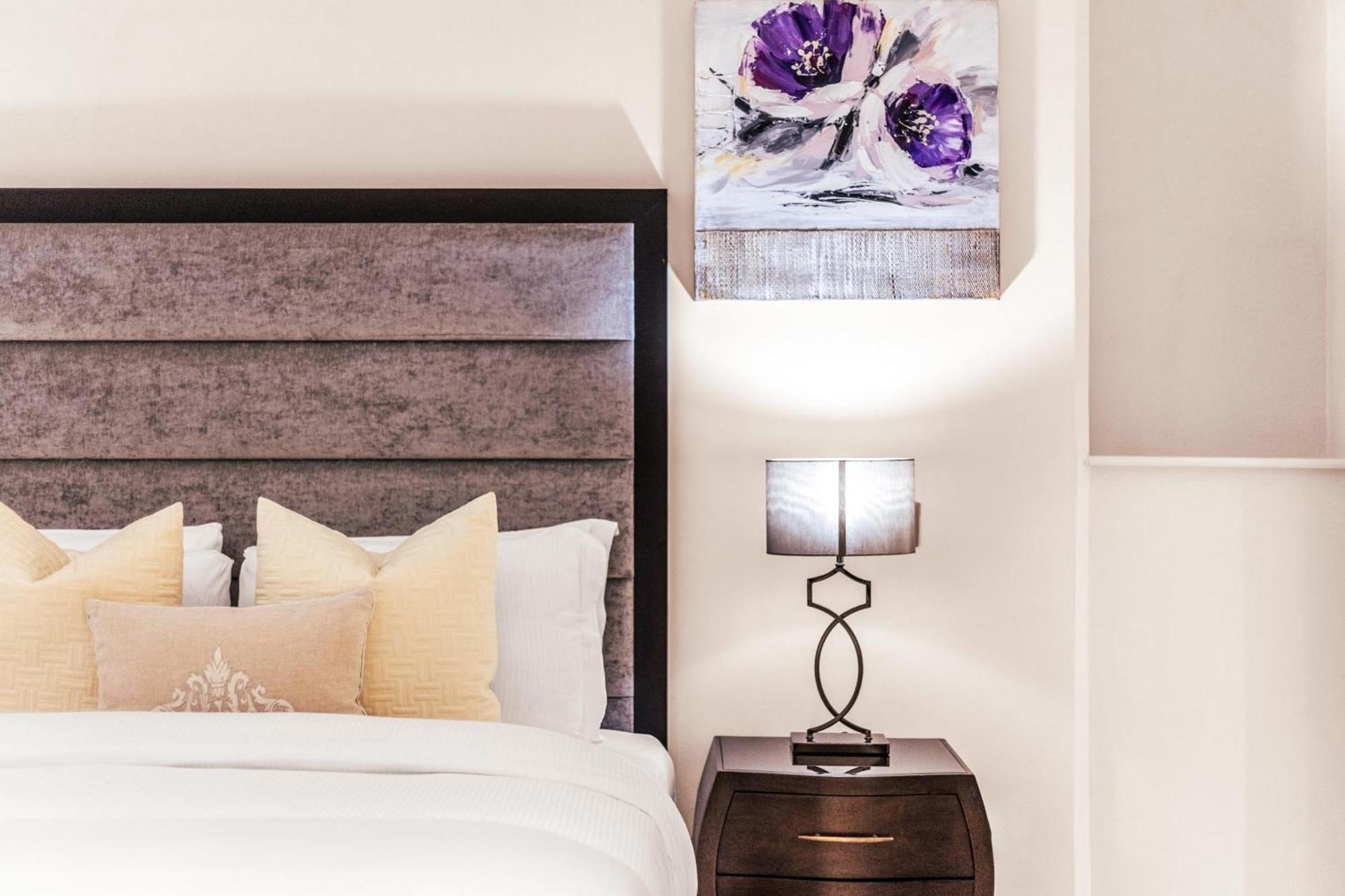 Chic One-bedroom Flat Apartment *