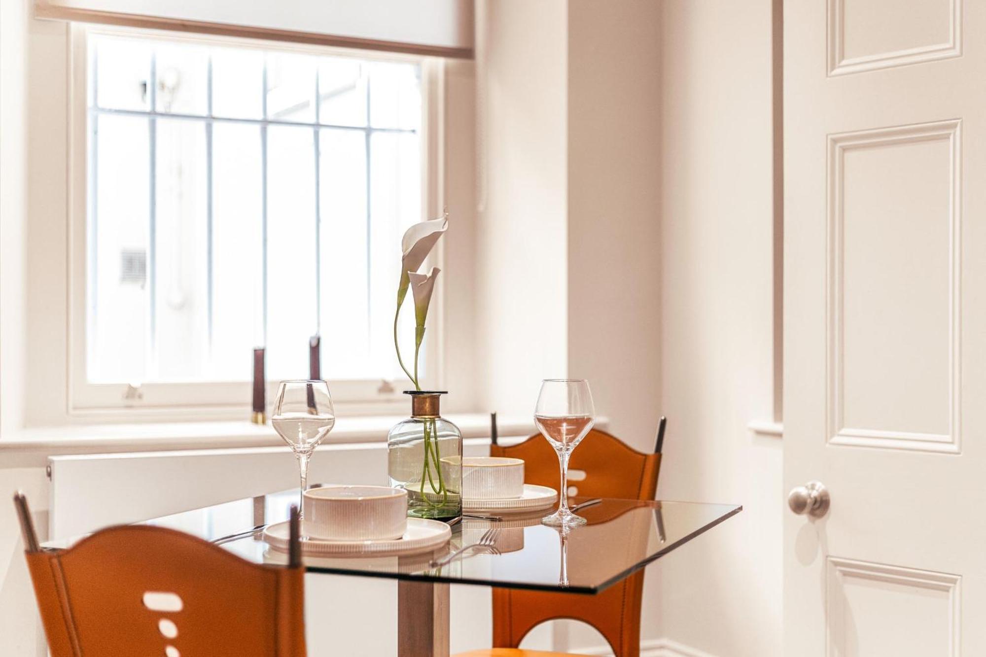 Chic One-bedroom Flat Apartment *