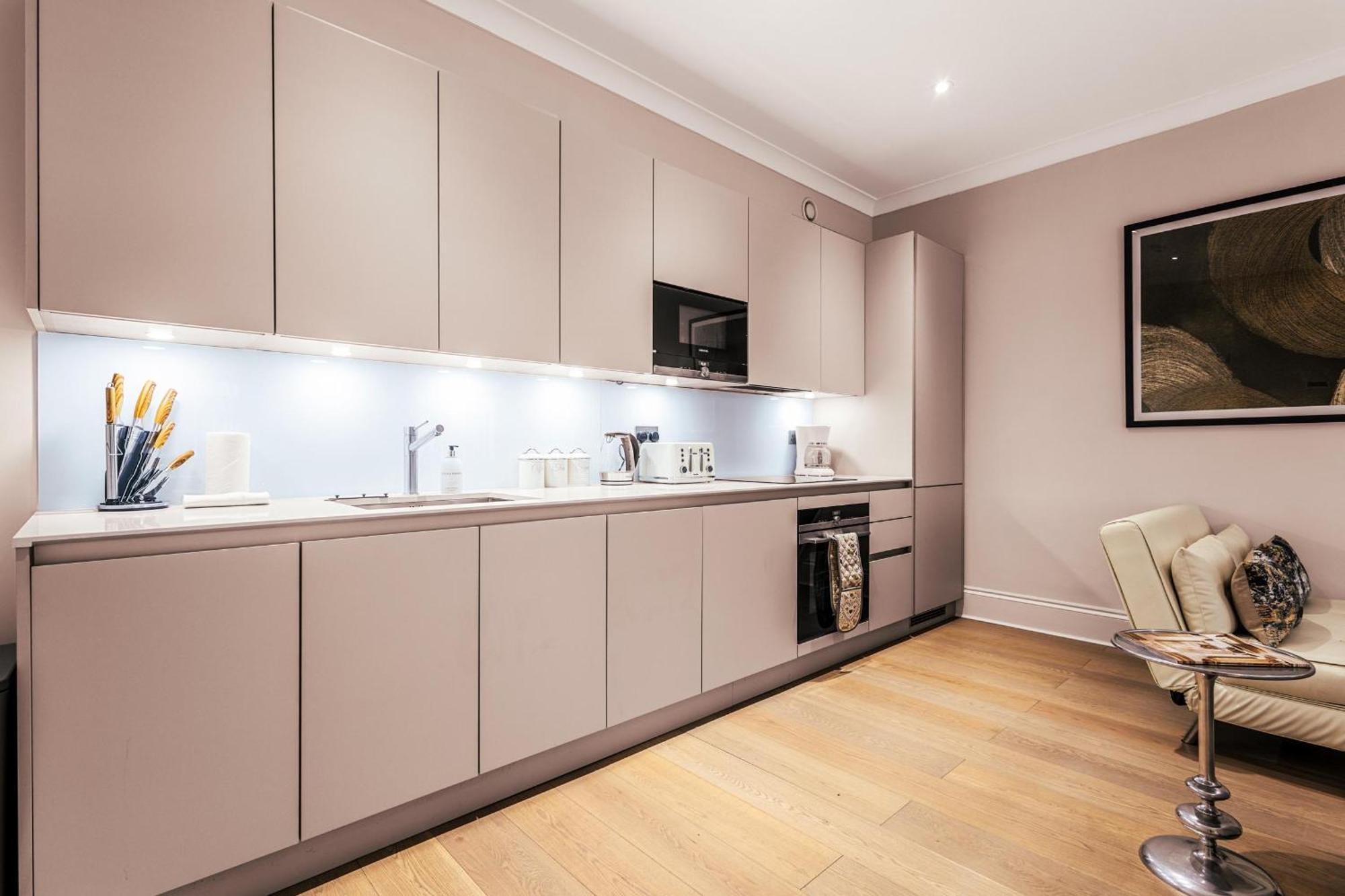 Chic One-bedroom Flat Apartment London