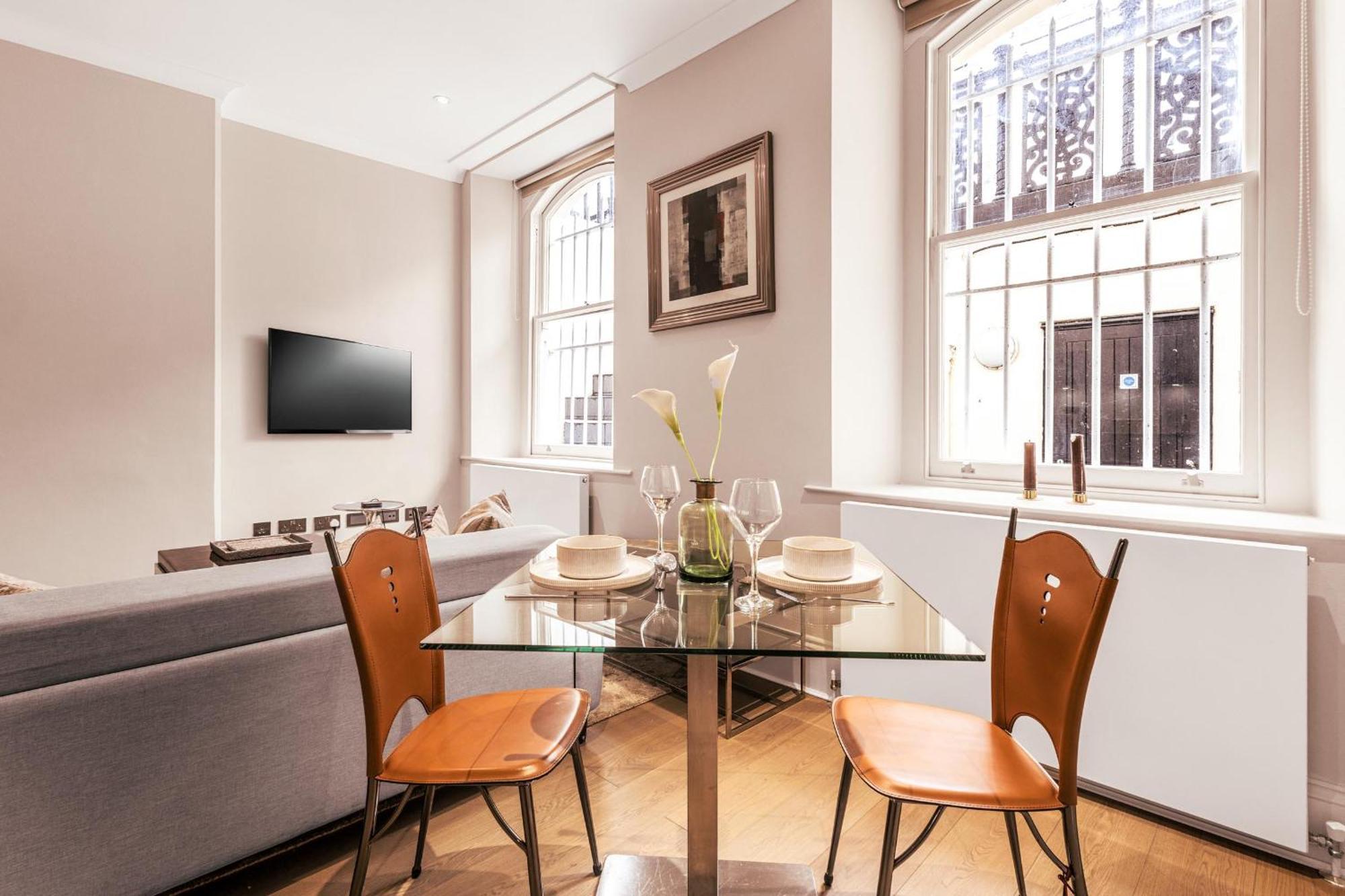 Chic One-bedroom Flat